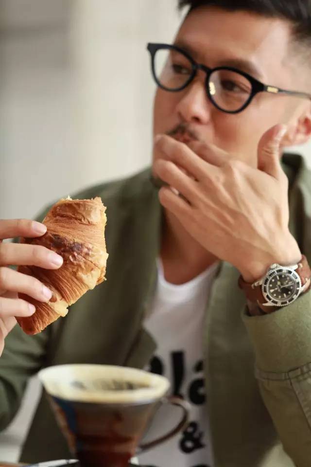 揭秘澳门六叔的神秘面纱，身份之谜与公众视野下的真实影像