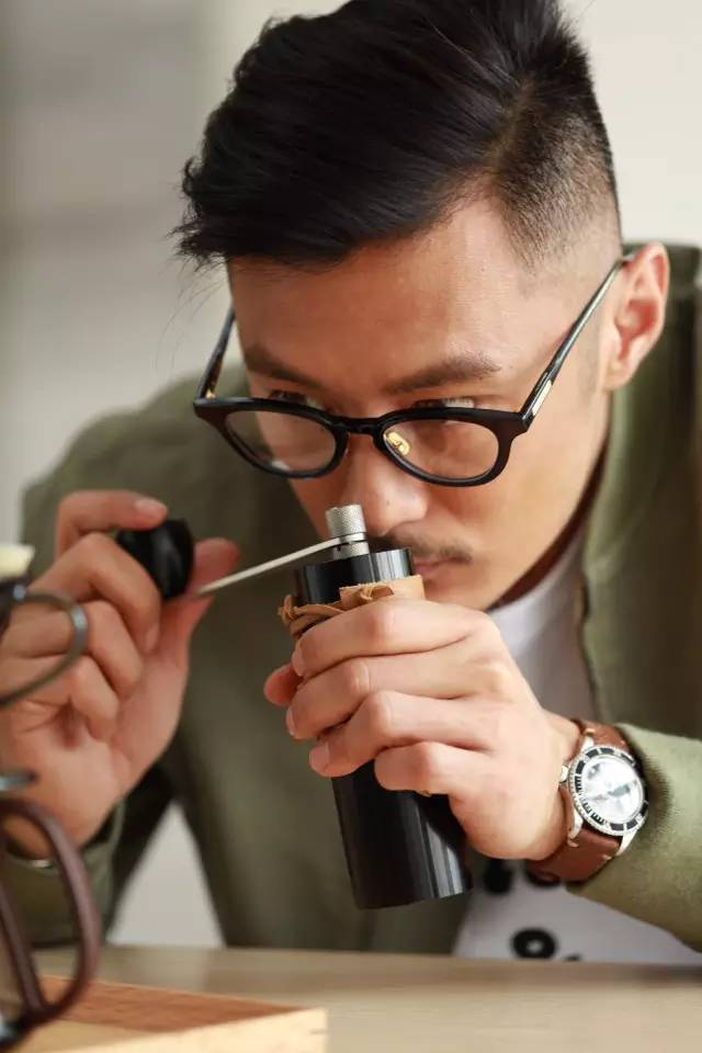 澳门六叔，神秘面纱下的真实身份揭秘