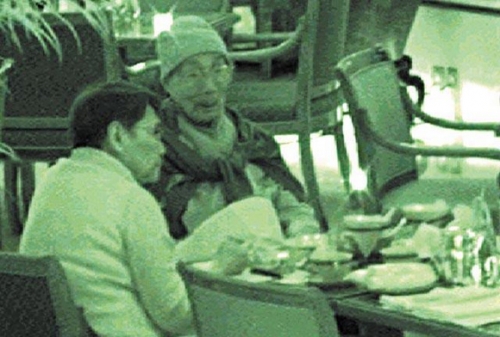 澳门六叔近期新闻直播视频回放在线观看，揭秘澳门博彩业新动向与社区发展