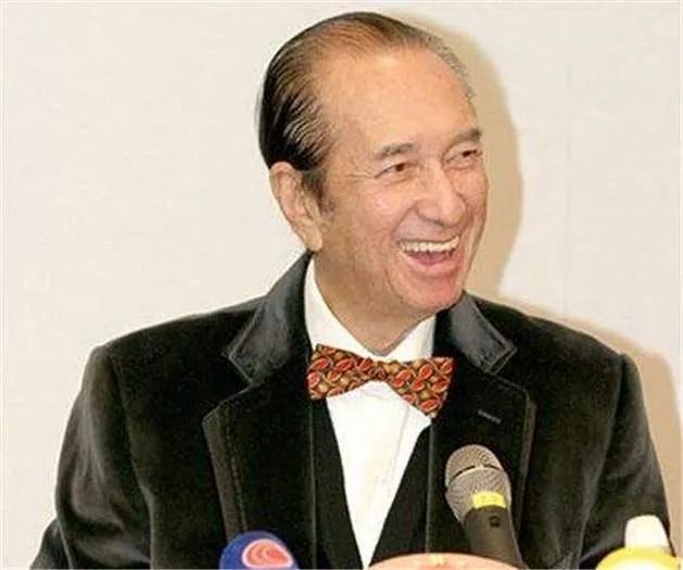 澳门六叔何鸿燊，传奇财富与智慧并存的商界巨擘
