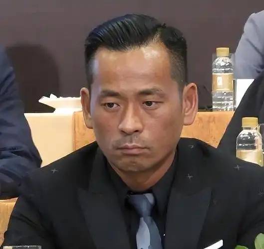 澳门六叔，从传奇赌业大亨到低调慈善家的现状探索